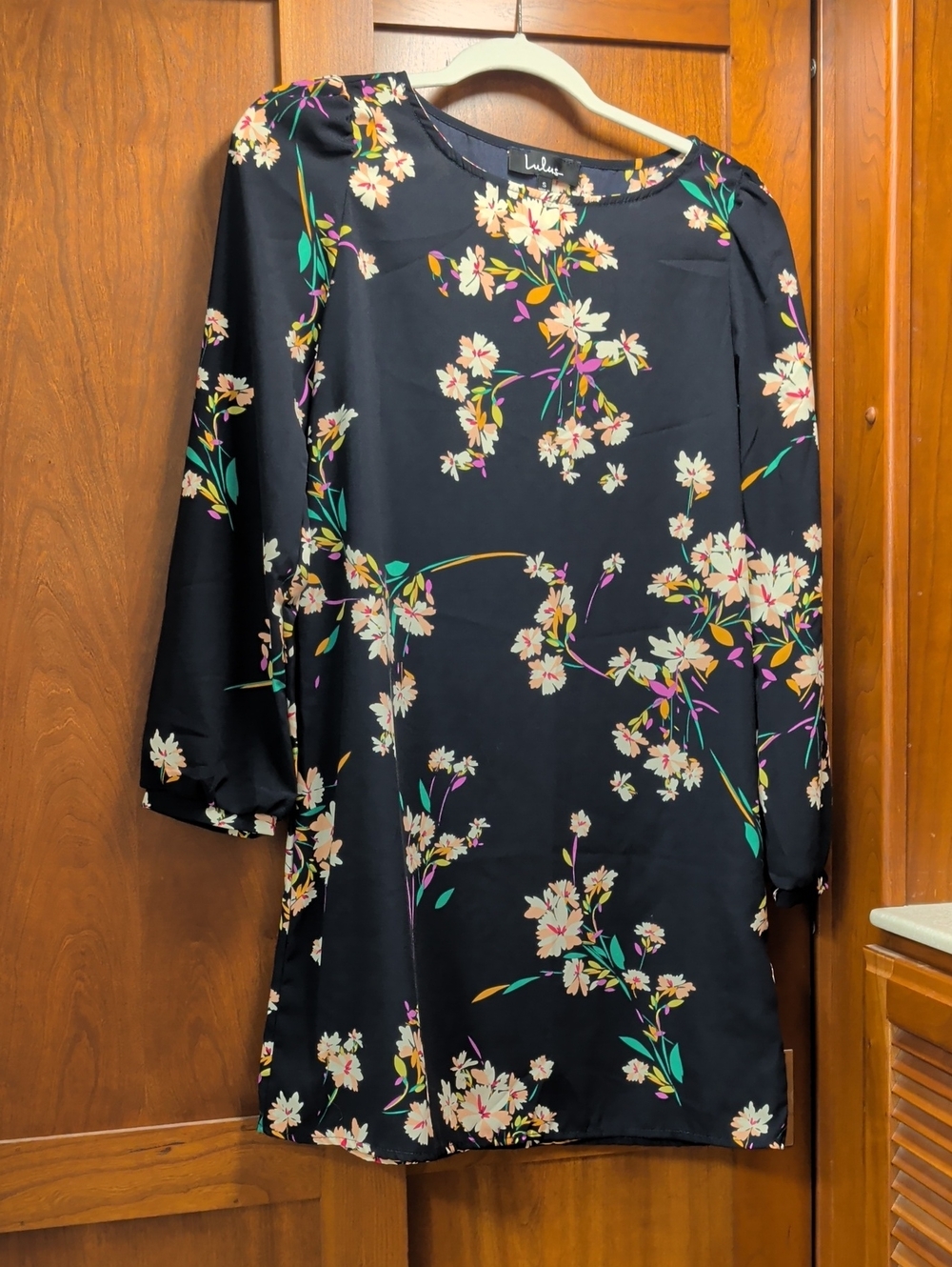Lulu's Herbaceous Babe Long-Slv Flrl Prnt Shift Dress with Cream Blossoms.  Sz S